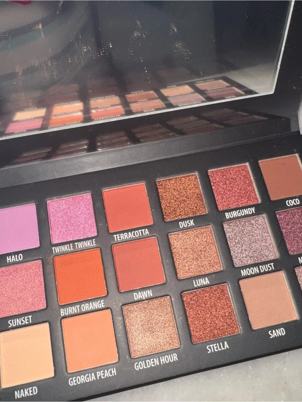 Day & night eyeshadow palette